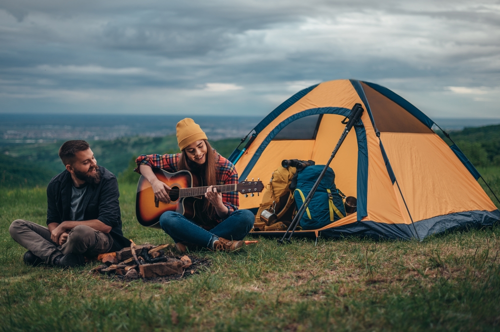 couple fait camping nature